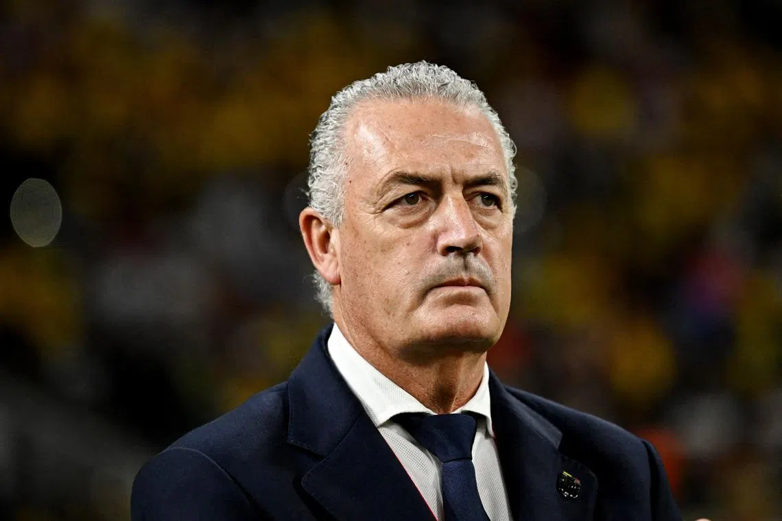 FILE PHOTO: Soccer Football - FIFA World Cup Qatar 2022 - Group A - Ecuador v Senegal - Khalifa International Stadium, Doha, Qatar - November 29, 2022  Ecuador coach Gustavo Alfaro before the match REUTERS/Dylan Martinez/File Photo