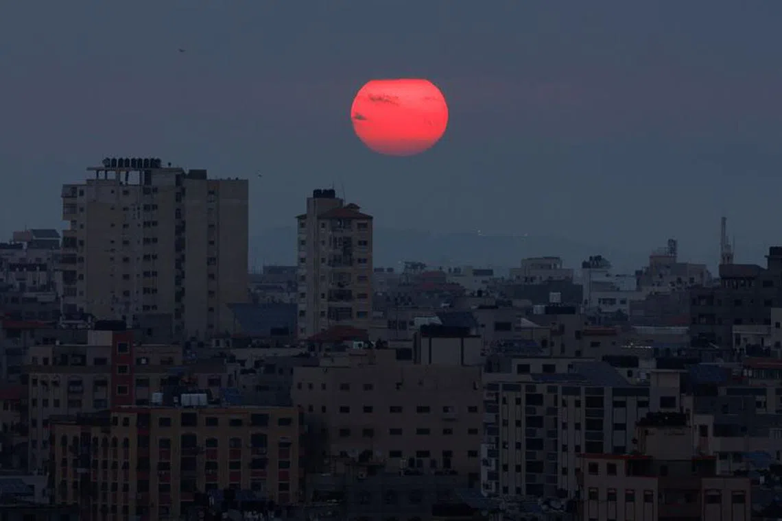 A view of the skyline in the aftermath of Israeli military strikes on Islamic Jihad targets, in Gaza, May 9, 2023. REUTERS/Mohammed Salem/File Photo