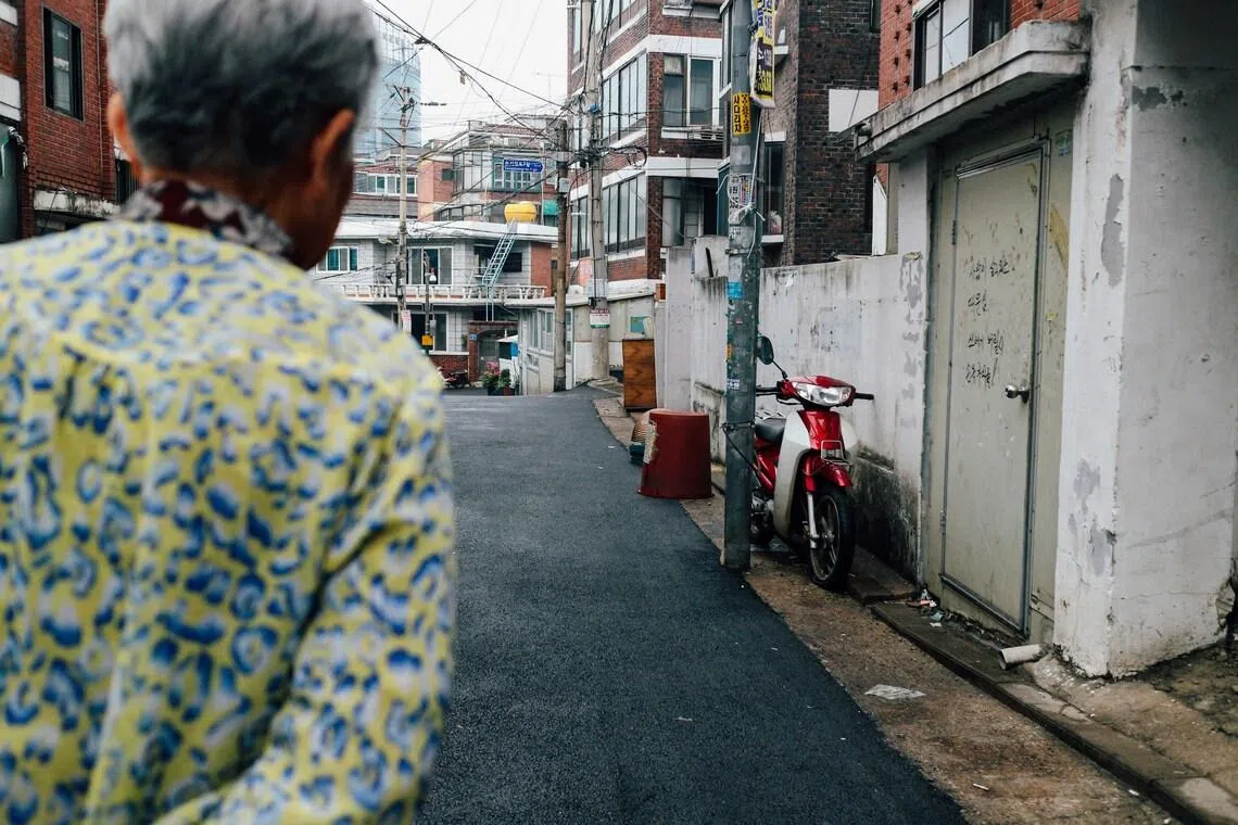 Government and research institute data cited in the report show that about 800,000 care workers will be needed nationwide by 2028.