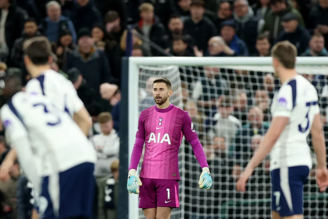 Soccer Football - Premier League - Tottenham Hotspur v Fulham - Tottenham Hotspur Stadium, London, Britain - November 29, 2025 Tottenham Hotspur's Guglielmo Vicario looks dejected after Fulham's Harry Wilson scores their second goal REUTERS/David Klein