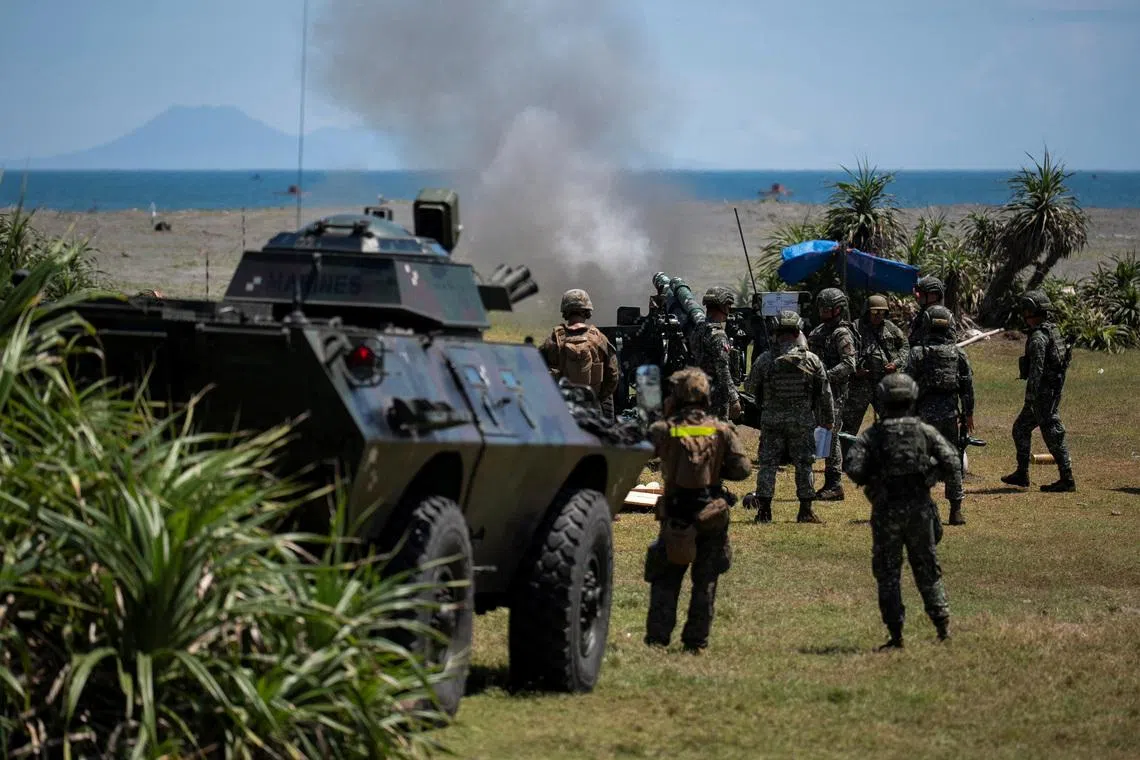 FILE PHOTO: U.S. and Filipino soldiers fire a howitzer during the annual joint military exercises between the U.S. and Philippine troops called \"Balikatan\" or shoulder-to-shoulder, in Aparri, Cagayan province, Philippines, May 3, 2025. REUTERS/Lisa Marie David/File Photo