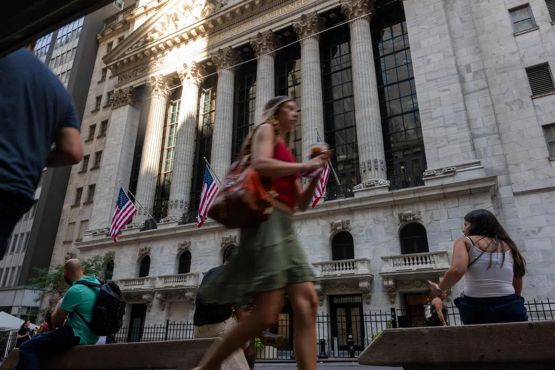 The S&P 500 posted 32 new 52-week highs and nine new lows, while the Nasdaq Composite recorded 76 new highs and 83 new lows.