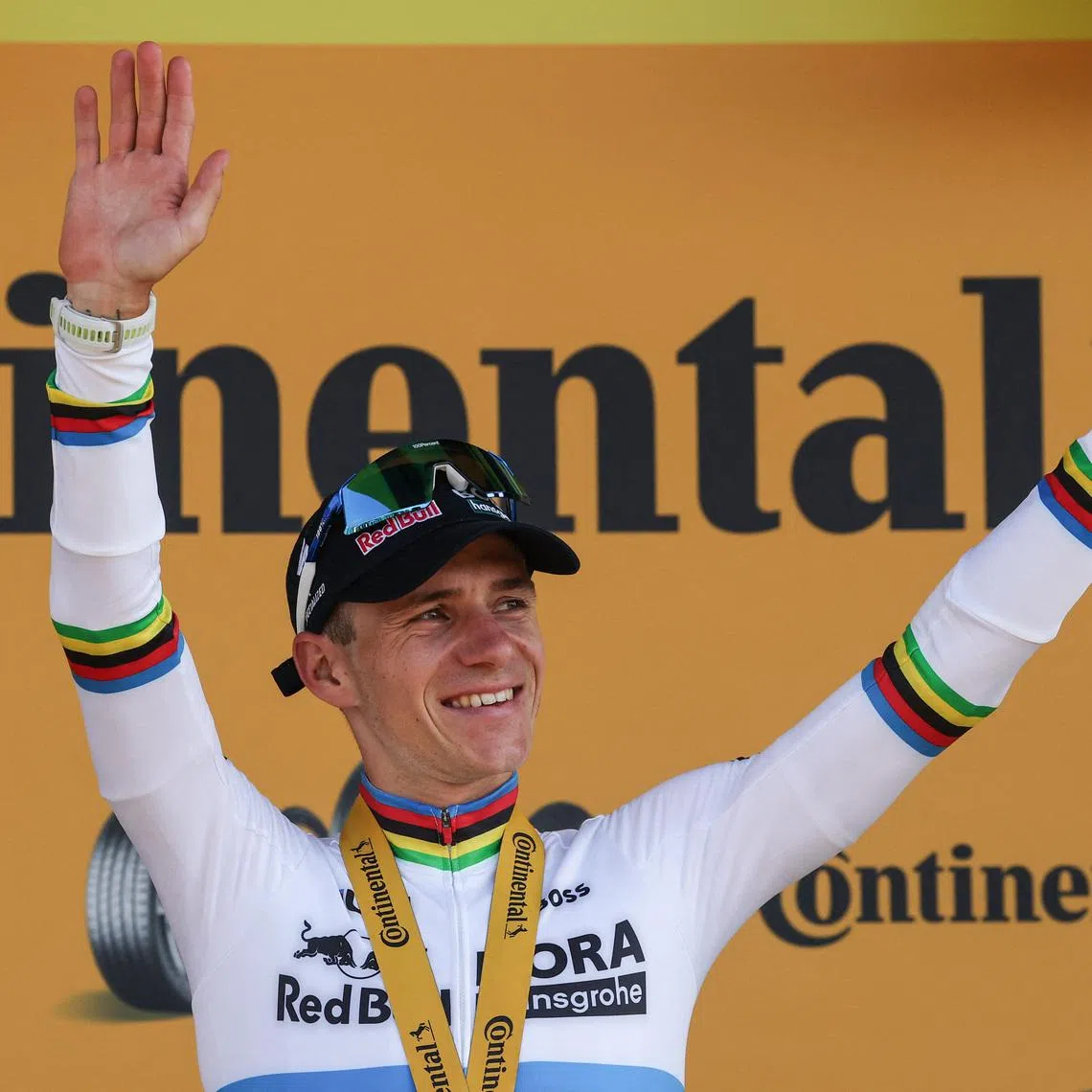 Cycling - Tour de France - Stage 16 - Evian-les-Bains - Thonon-les-Bains - Thonon-les-Bains, France - July 21, 2026 Red Bull - BORA - hansgrohe's Remco Evenepoel celebrates on the podium after winning stage 16 REUTERS/Gonzalo Fuentes