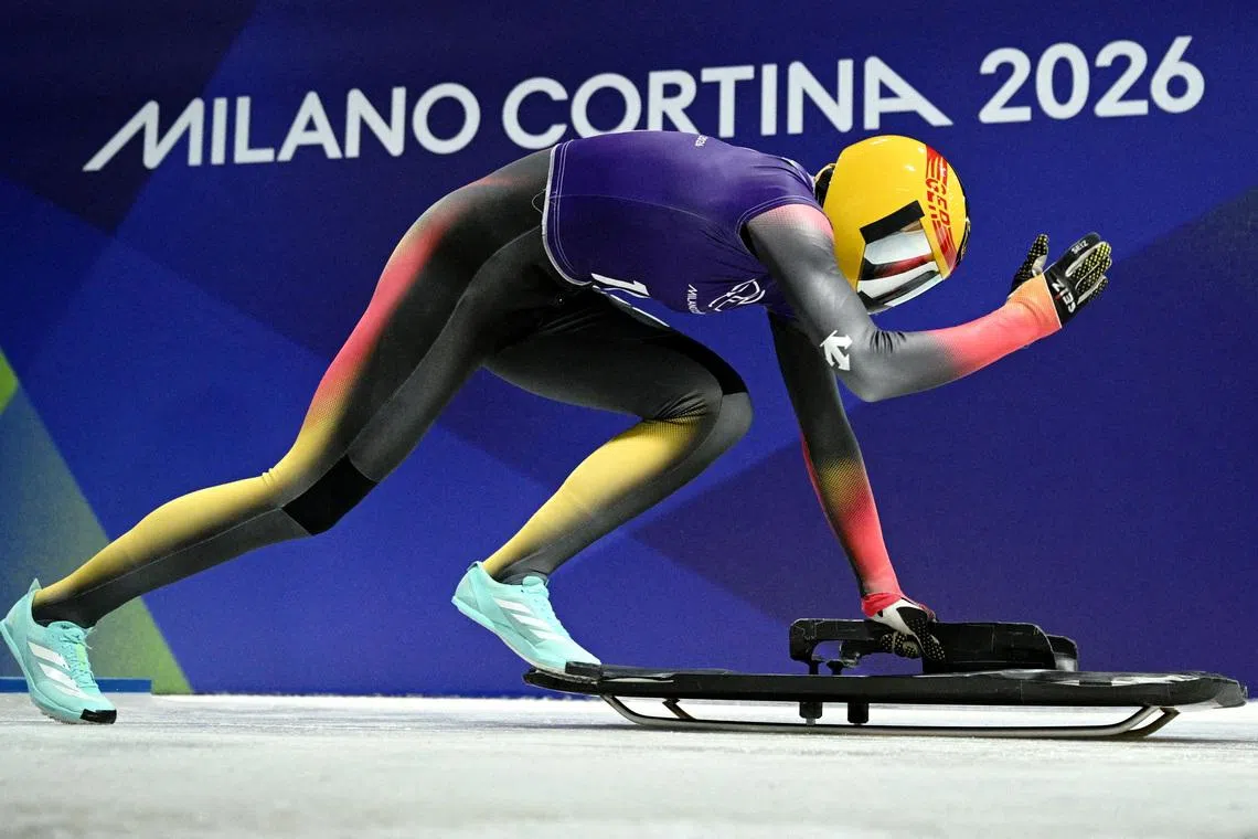 Skeleton-Germany's Pfeifer, Britain's Stoecker set the pace in training runs