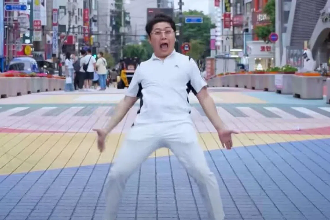 Jojubong is the digital persona of the Korean comedian Jo Hoon, renowned for running the comedy YouTube channel, “The Myeonsang”. 