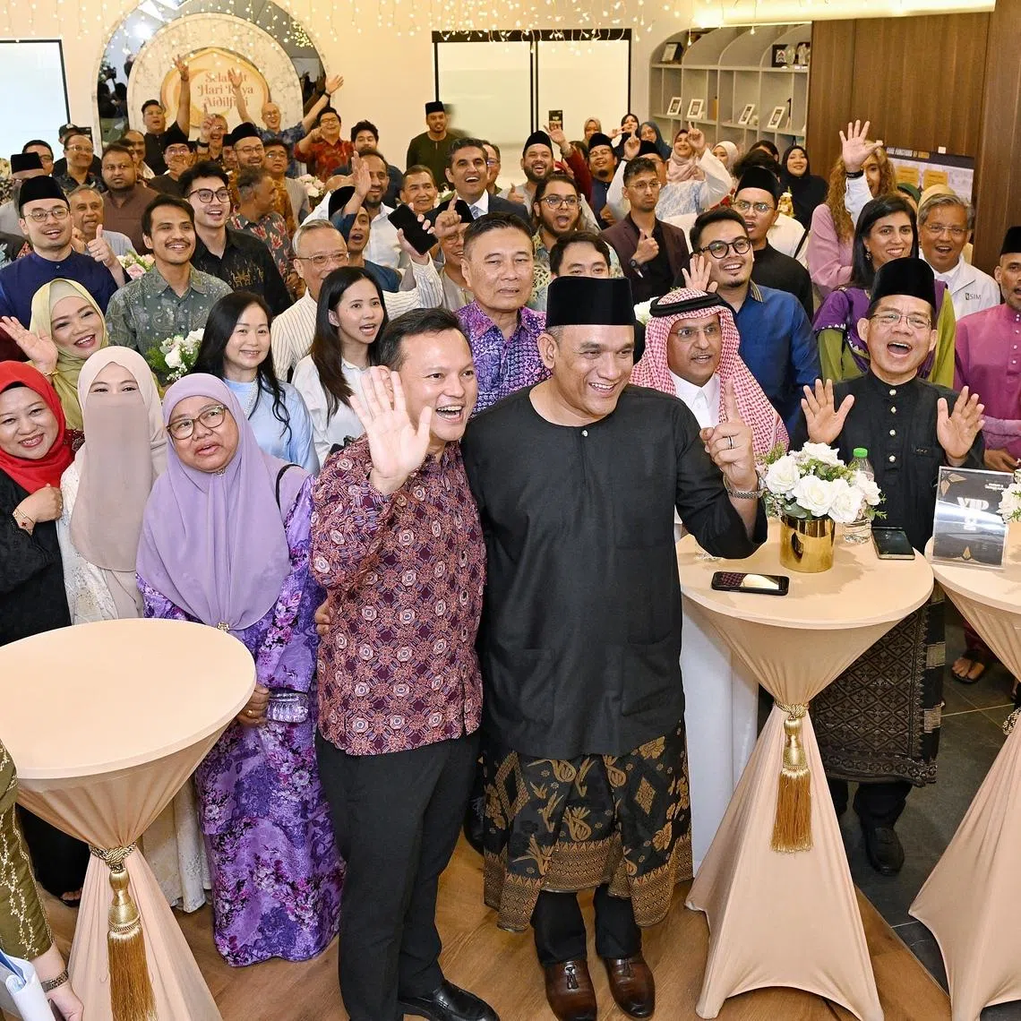 The Singapore Malay Chamber of Commerce and Industry (SMCCI) is pleased to invite you and your crew to Makan & Mesra Raya. This year’s event is particularly significant as it will also mark the grand opening of SMCCI’s 2nd office at Grantral Mall. The new space has been designed as a collaborative hub to support events, hot desking, and product showcases, reflecting SMCCI’s continued commitment to creating more opportunities for connection, business growth, and community engagement.