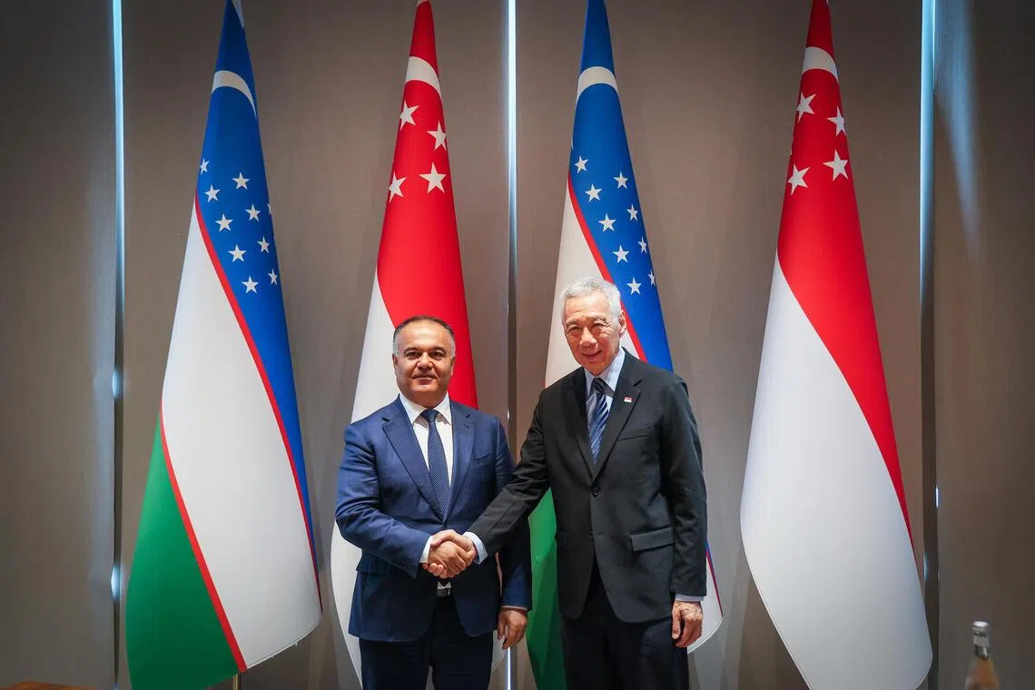 SM Lee Hsien Loong met the Governor of the Samarkand Region, Adiz Muzafarovich Boboev.