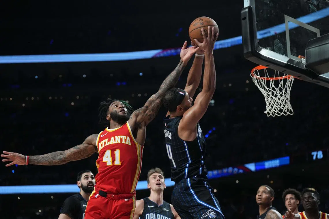 The Atlanta Hawks and the Orlando Magic battling it out during the 2023 NBA Mexico City Game at the Arena CDMX.