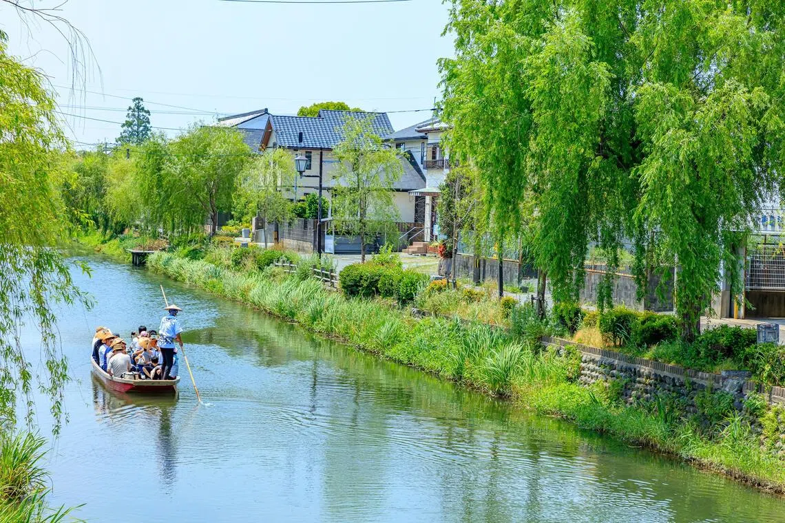 Yanagawa in early summer. The city is roughly an hour from downtown Fukuoka and among the areas where discounts on hotels and attractions can be used.