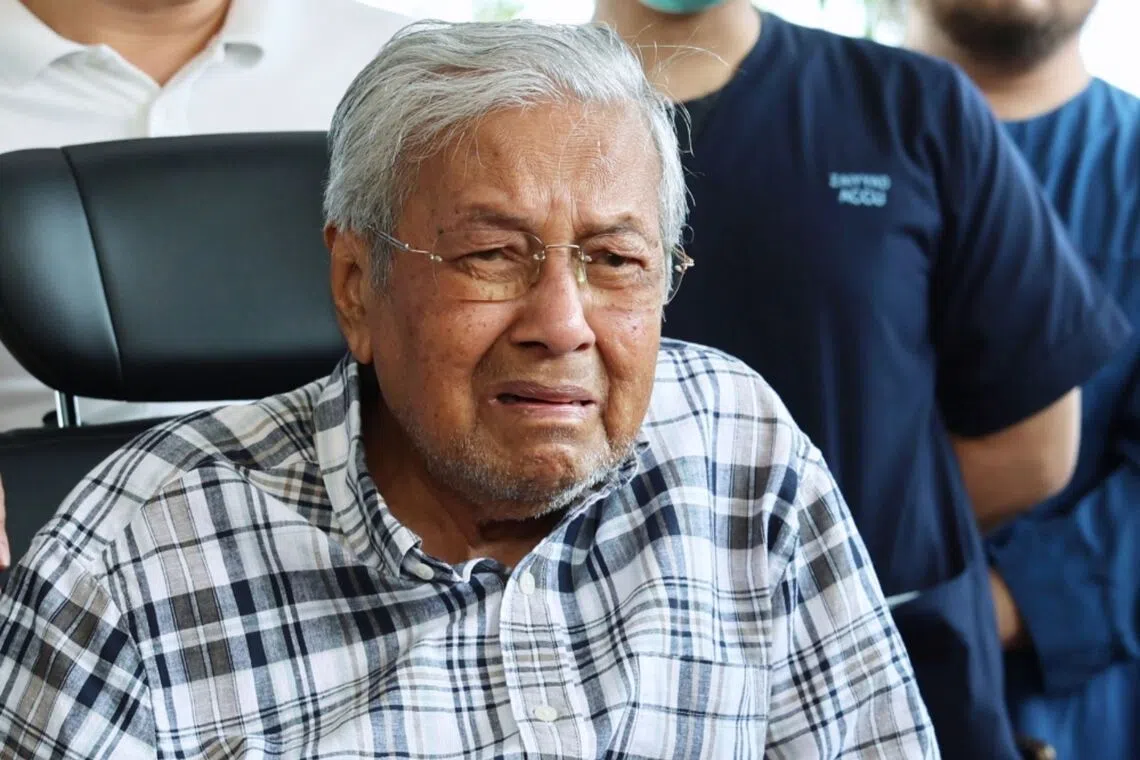 Dr Mahathir Mohamad reportedly offered prayers and scattered flowers over the grave.