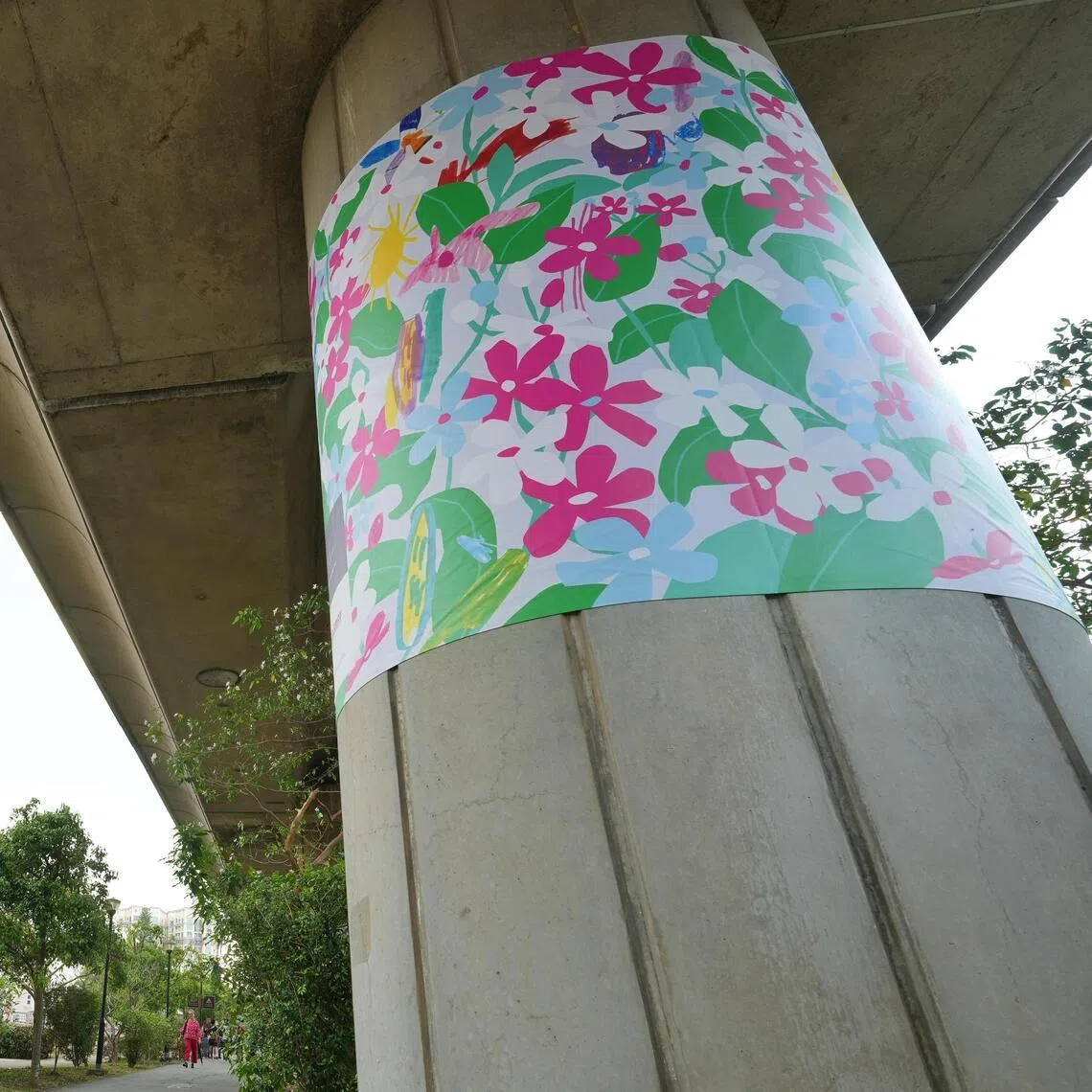 Unveiling of new Art under Viaduct Spaces project, "Trainforest" at Kembangan MRT. Associate Professor Faishal Ibrahim, Acting Minister-in-charge of Muslim Affairs and Senior Minister of State, Ministry of Home Affairs speaking to 郭慧欣, about her artwork