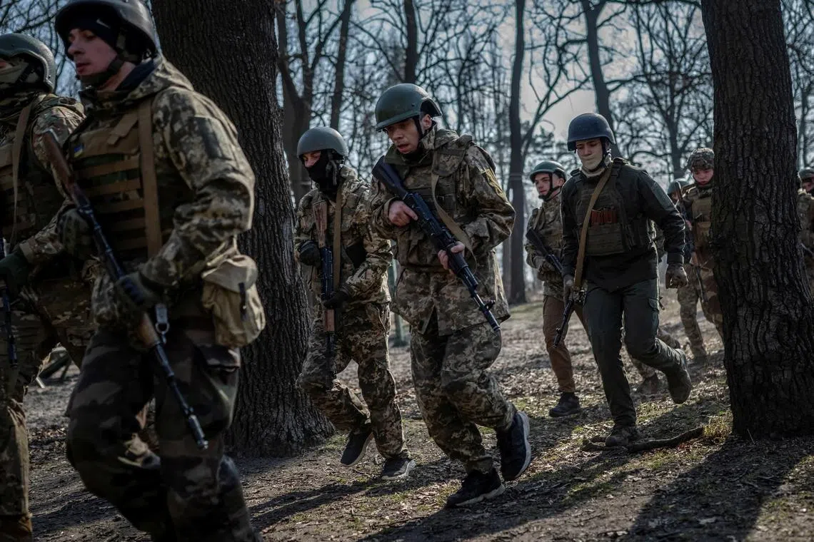 Volunteers who aspire to join the 3rd Separate Assault Brigade of the Ukrainian Armed Forces take part in a basic training, amid Russia's attack on Ukraine, in Kyiv region, Ukraine March 5, 2024. REUTERS/Viacheslav Ratynskyi/ File Photo
