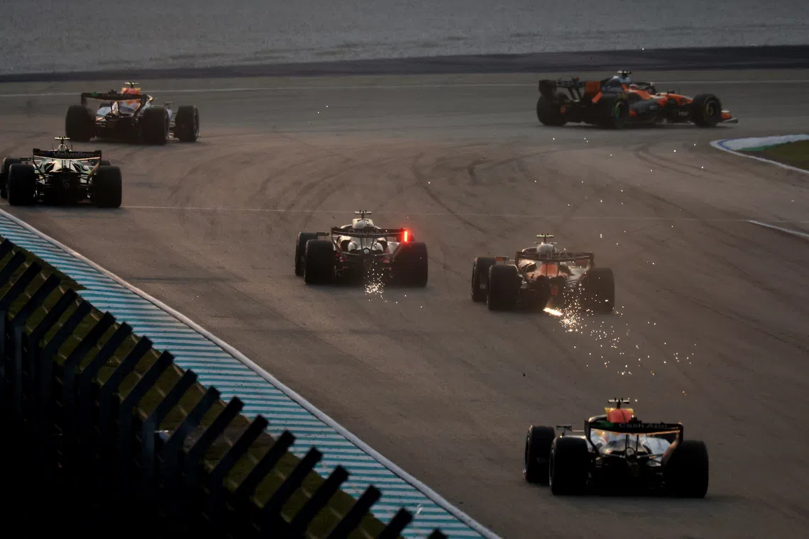 Formula One F1 - Bahrain Grand Prix - Sepang International Circuit, Sepang, Malaysia - October 4, 2026 RB's Arvid Lindblad, McLaren's Lando Norris, Audi's Nico Hulkenberg, McLaren's Oscar Piastri, RB's Liam Lawson and Aston Martin's Fernando Alonso in action during the race REUTERS/Hasnoor Hussain