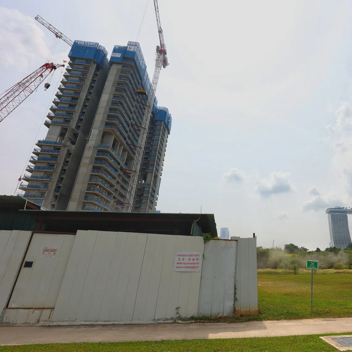 The site spans 6,007.4 sq m with a maximum gross floor area of 33,642 sq m.