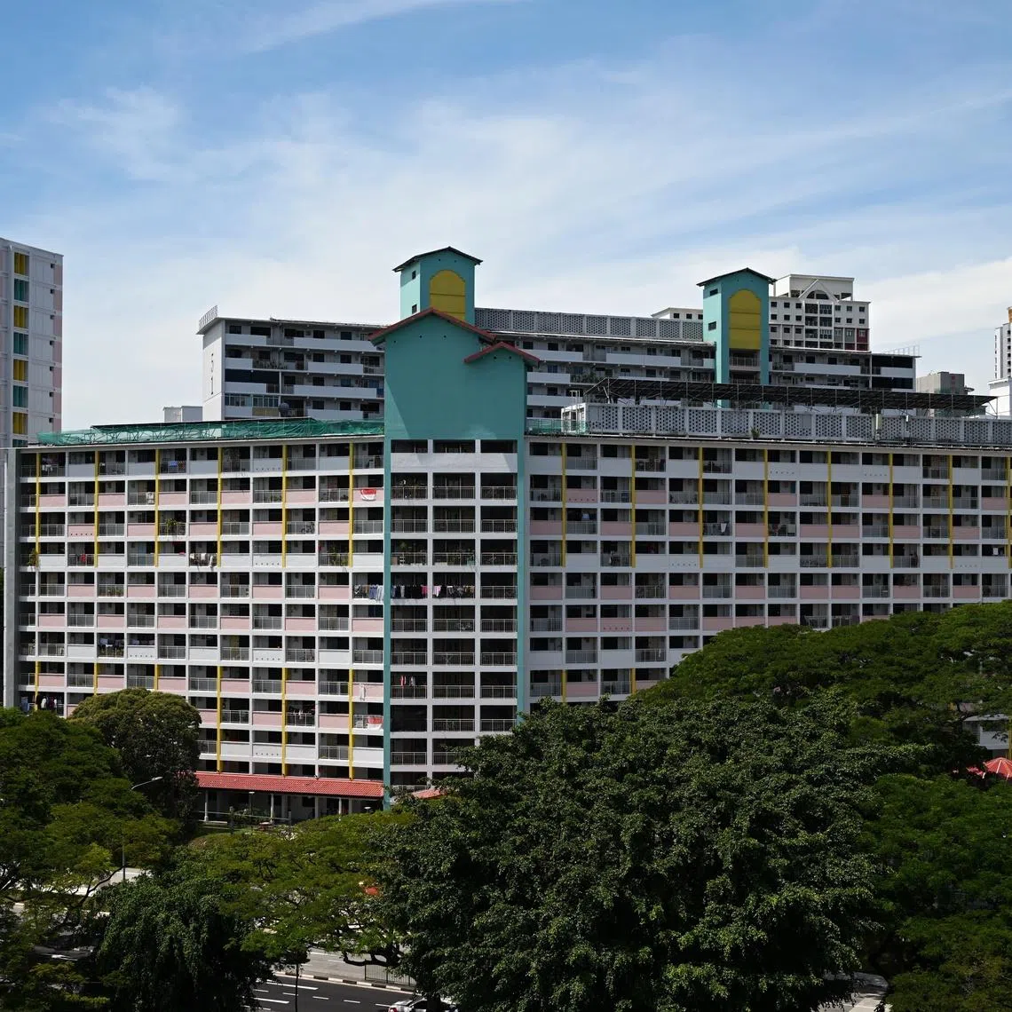 ST20250923_202596400993 Kua Chee Siong/ pixgeneric/ Generic pix of HDB housing in Toa Payoh on Sep 23, 2025, for the Parliament debate on lease decay for ageing HDB flats. The Government will focus its efforts on the Voluntary Early Redevelopment Scheme (Vers), with the aim of rolling it out to a few sites in the first half of the 2030s. Vers will let home owners of selected precincts that are aged about 70 and up choose if they want their homes to be acquired by the Government for redevelopment before their leases run out. Can be used for stories on HDB, resale housing, housing market, property prices, property cooling measures, electricity tariff rates, power usage, utilities, u-save rebates.