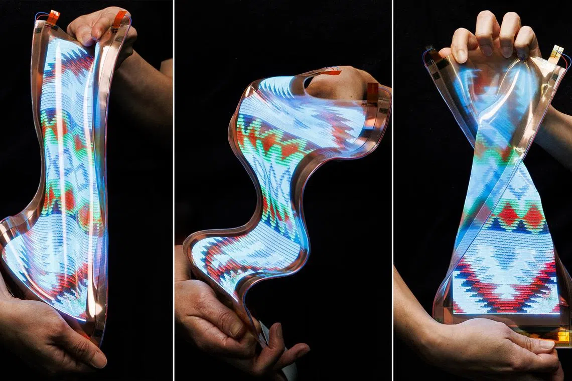 A stretchable display can freely transform into any shape by stretching, folding and twisting.