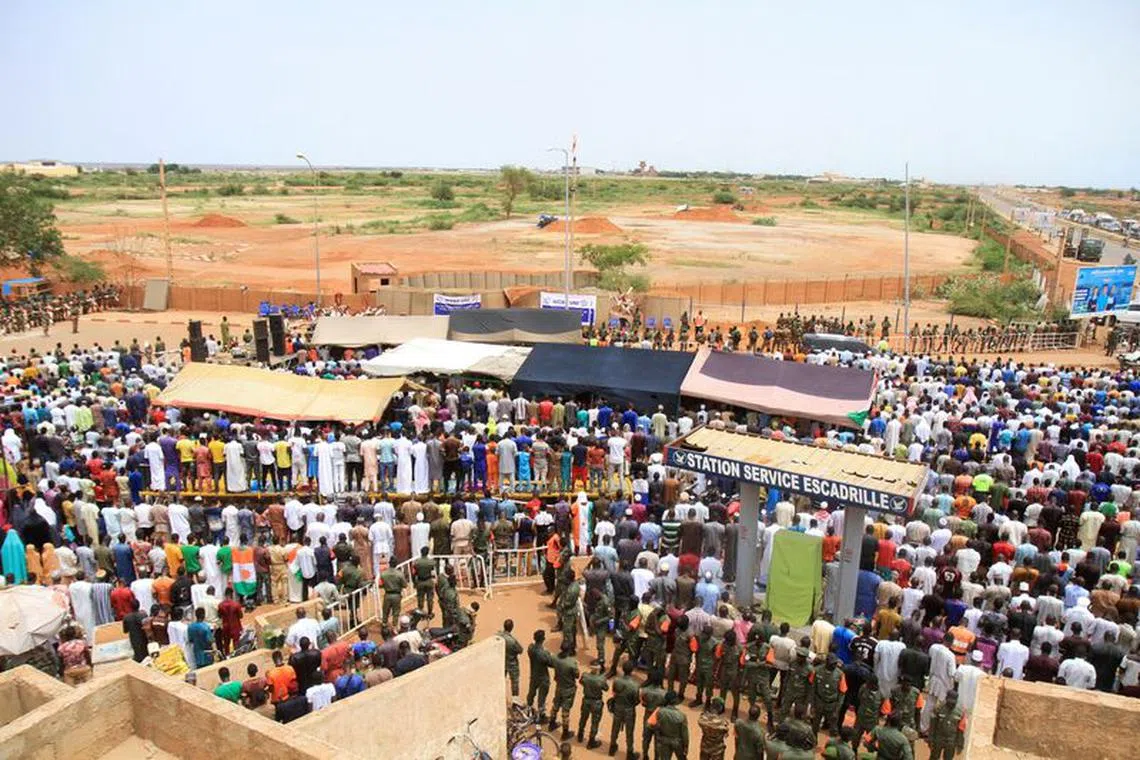 Nigeriens perform their Friday prayers in front of the French army base in Niamey, Niger September 15, 2023. REUTERS/Mahamadou Hamidou/ File Photo
