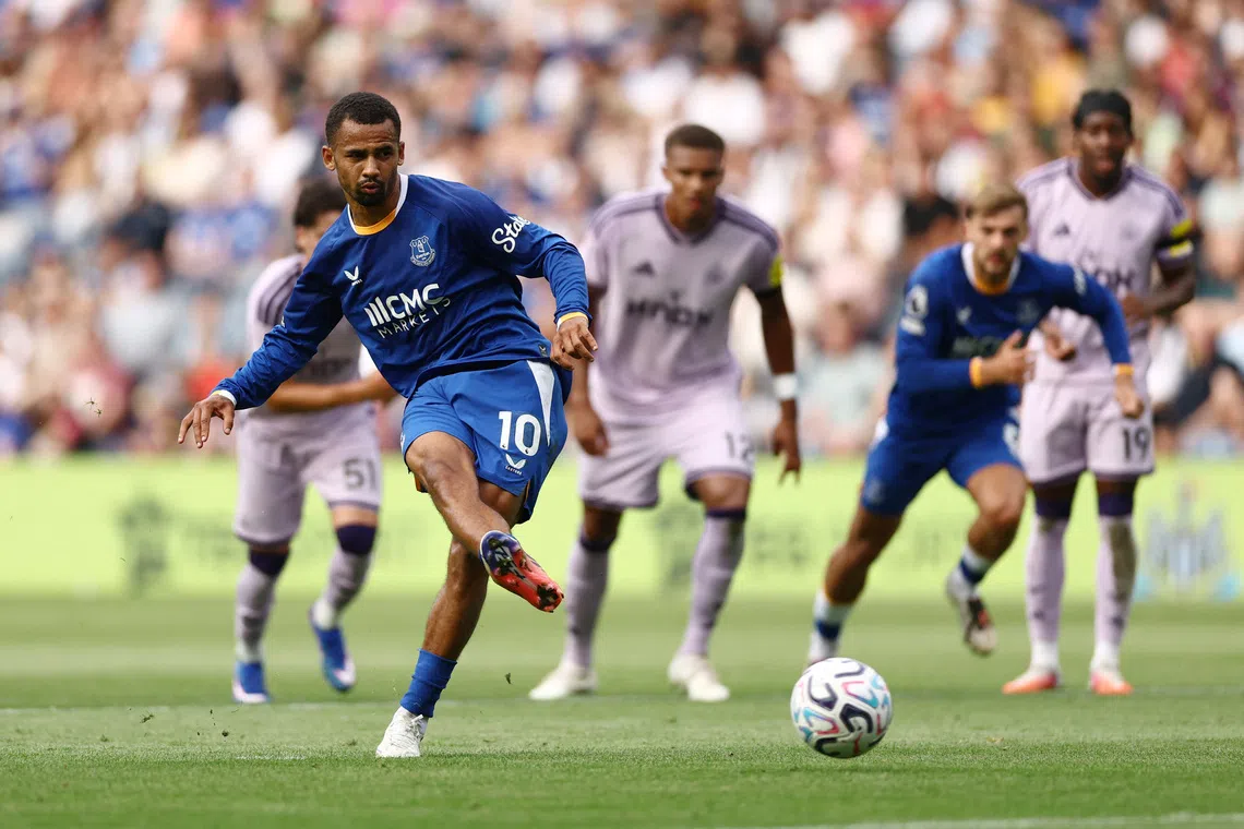 Soccer Football - Pre Season Friendly - Newcastle United v Everton - Murrayfield Stadium, Edinburgh, Scotland, Britain - August 12, 2026 Everton's Iliman Ndiaye scores their second goal from the penalty spot Action Images via Reuters/Lee Smith