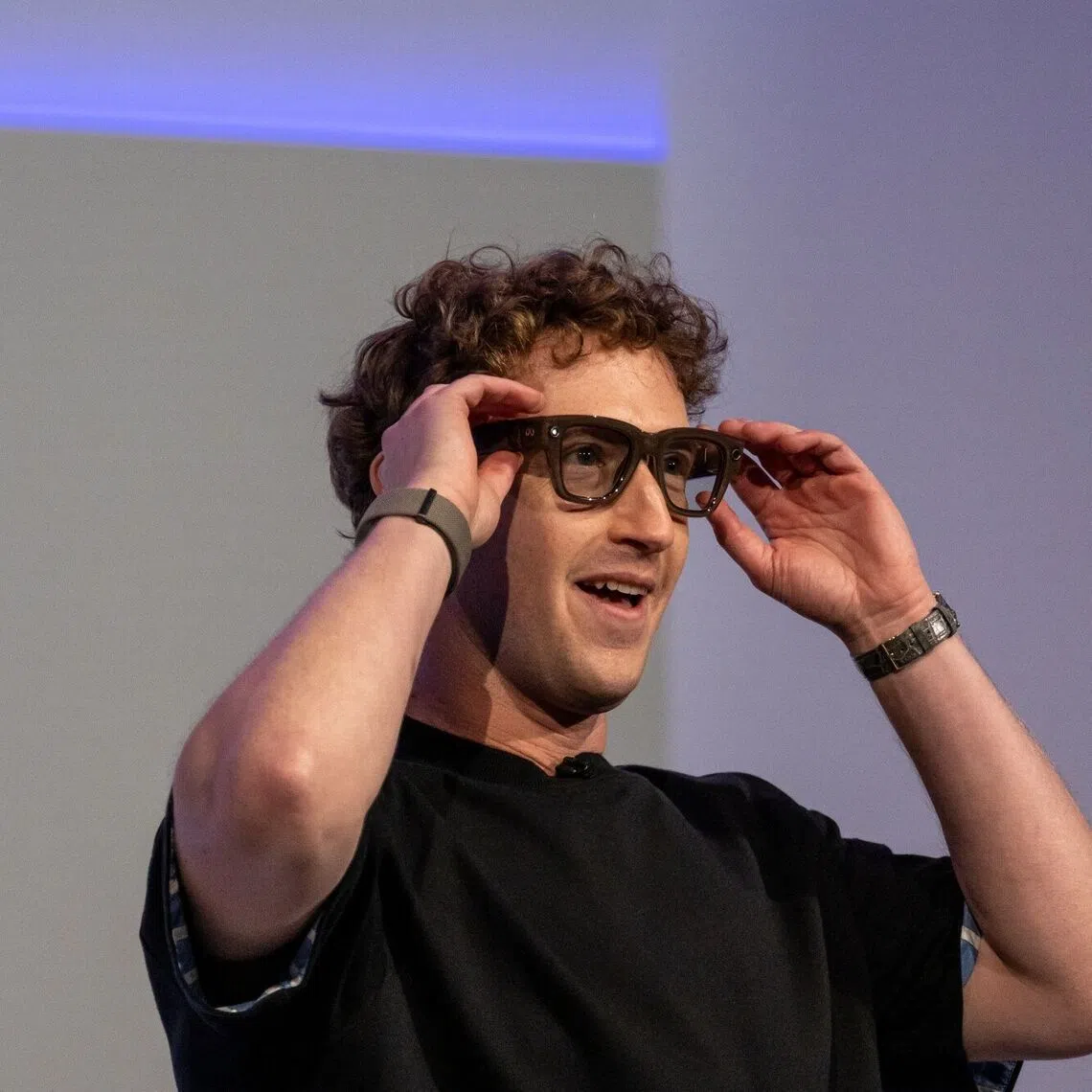 The move follows growing scrutiny of smart glasses over their recording capabilities.