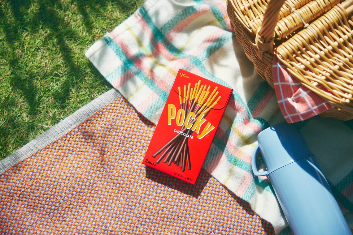 The scent of the cacao beans used in the products was mixed with that of spices that were temporarily stored in the same place.