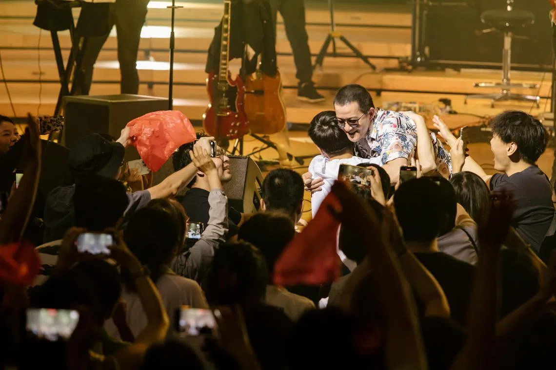Wutiaoren frontman Maotao (on stage) got up close with his fans as the folk rock band performed their first Singapore concert.