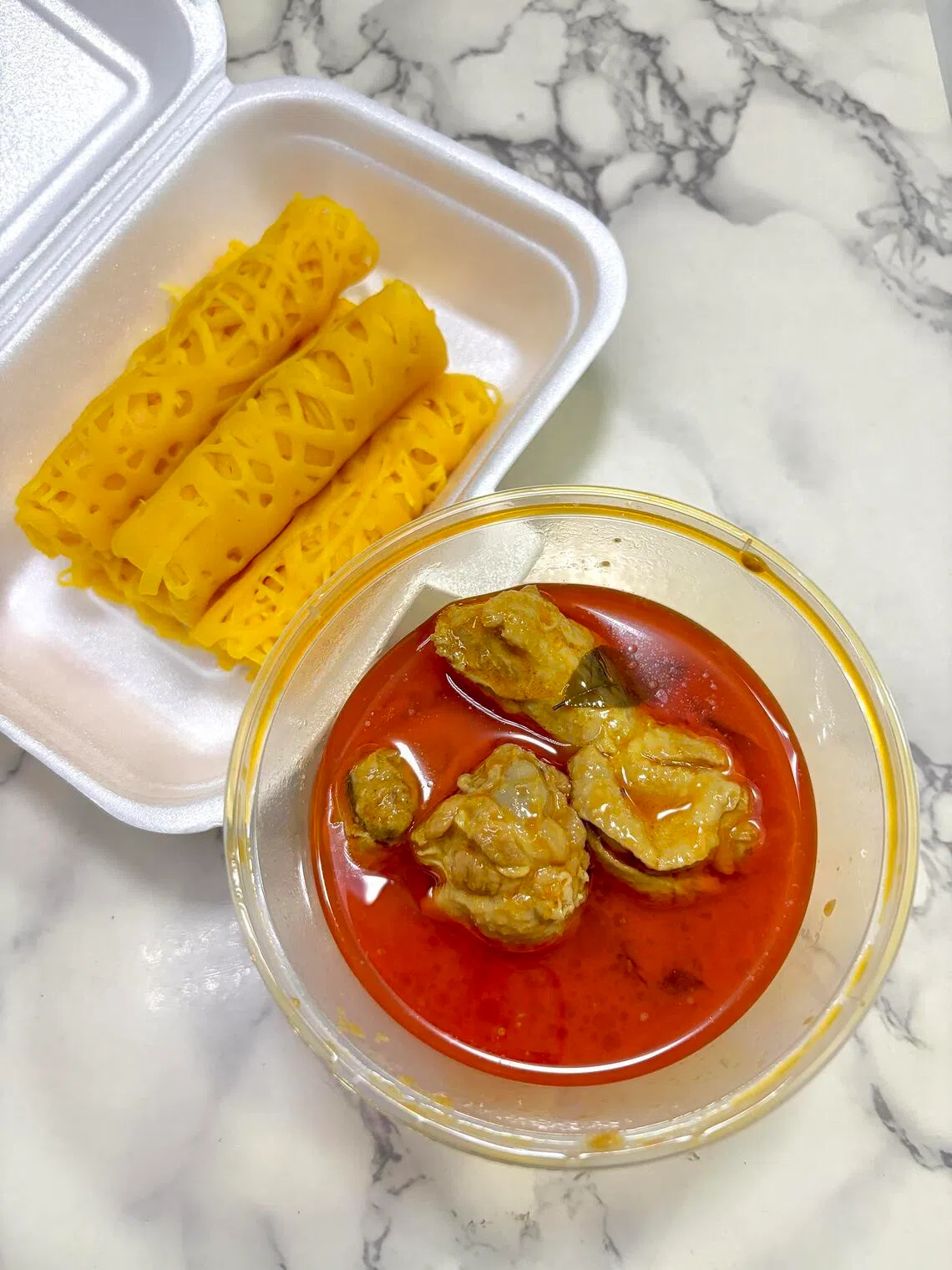 Roti kirai with chicken curry. 