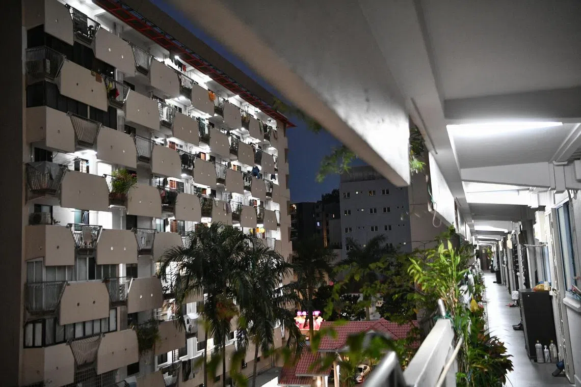 Regulator is considering is whether retailers should be made to compensate consumers for expected losses arising from early contract termination.