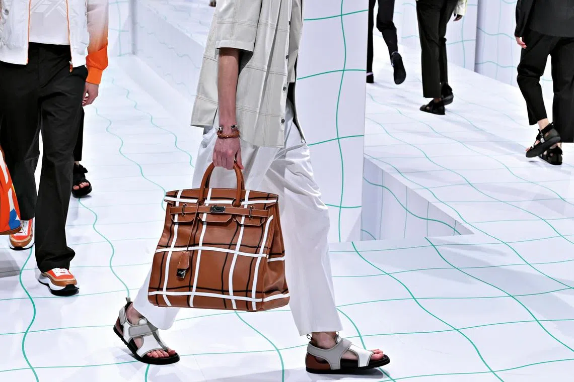 hbhermes18 -  HERMES_SPLASH_TOKYO_RUNWAY_KOJIHIRANO_0071

Life folder
Photo credit:  Courtesy of Hermes