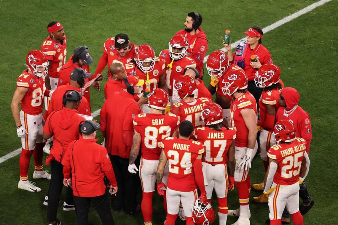 Football - NFL - Super Bowl LVIII - Kansas City Chiefs v San Francisco 49ers - Allegiant Stadium, Las Vegas, Nevada, United States - February 11, 2024 Kansas City Chiefs head coach Andy Reid gives instructions to his players during overtime REUTERS/Mike Blake