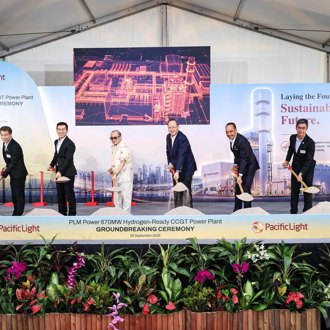 Minister for Trade and Industry Tan See Leng (fourth from right) said the plant will also increase PacificLight Power’s total generation capacity by 70%.