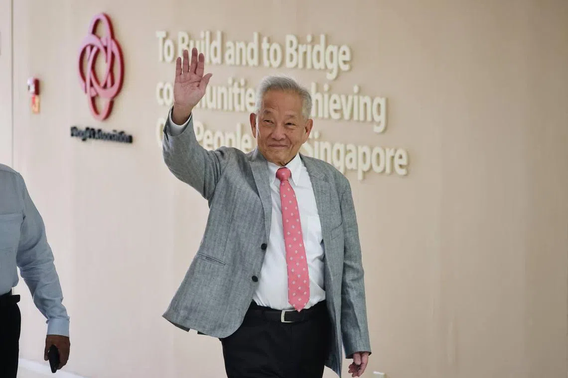 Ng Kok Song  waving as he enters the Nomination Centre.