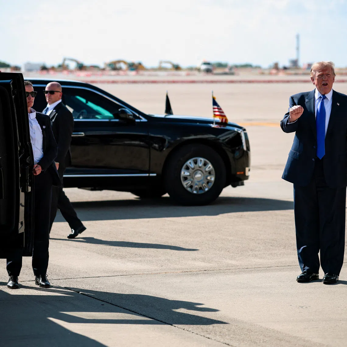 U.S. President Donald Trump makes a fist before boarding his motorcade upon arrival at Dallas-Fort Worth International Airport to attend the Republican National Midterm Convention in Dallas, Texas, U.S., September 9, 2026. REUTERS/Evan Vucci