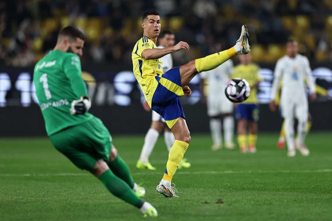 Soccer Football - Saudi Pro League - Al Nassr v Al Fateh - Al-Awwal Park, Riyadh, Saudi Arabia - January 26, 2025 Al Nassr's Cristiano Ronaldo in action with Al Fateh's Peter Szappanos REUTERS/Hamad I Mohammed