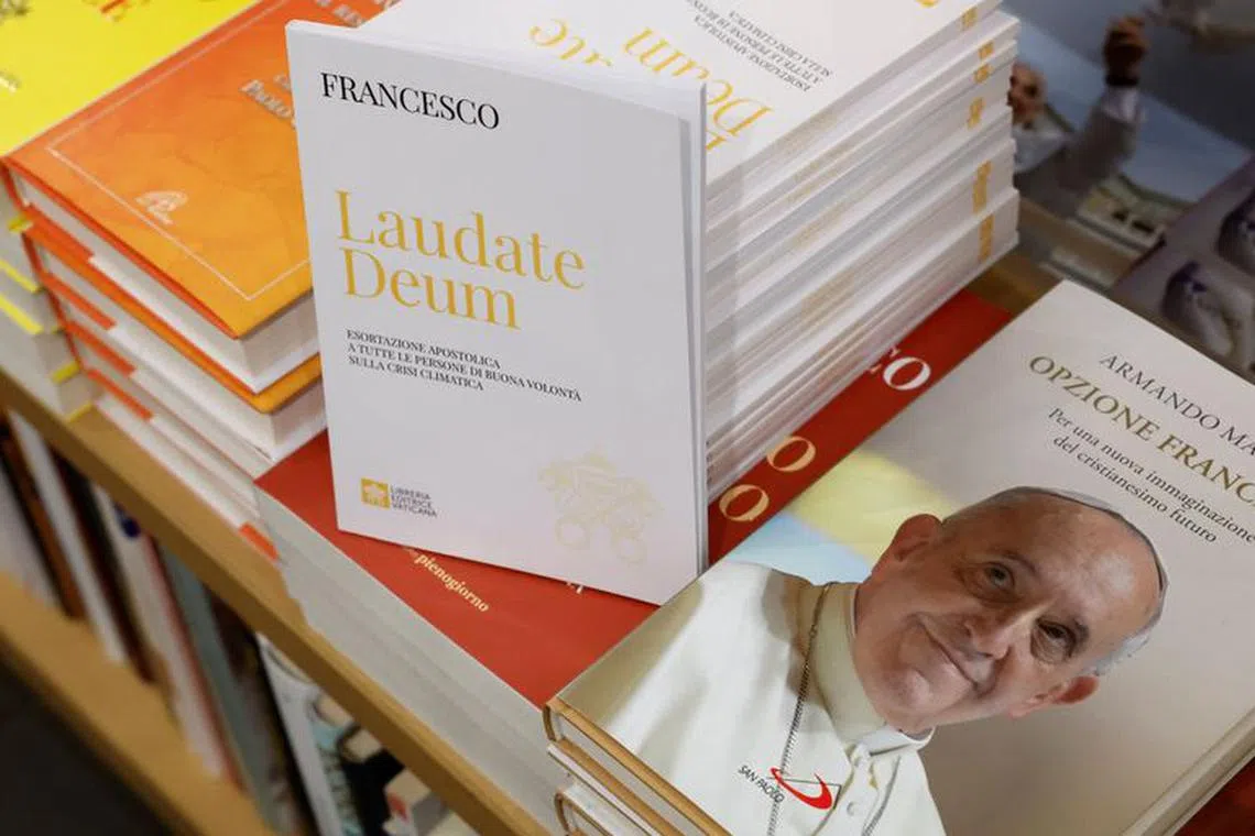 The document, known as an Apostolic Exhortation, titled &quot;Laudate Deum&quot;, written by Pope Francis, is displayed in a bookshop near the Vatican in Rome, Italy, October 4, 2023. REUTERS/Remo Casilli