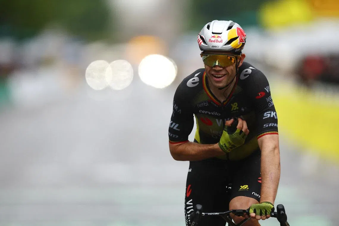 Cycling - Tour de France - Stage 21 - Mantes-la-Ville to Paris - Paris, France - July 27, 2025 Team Visma | Lease a Bike's Wout Van Aert celebrates after crossing the finish line to win stage 21 REUTERS/Sarah Meyssonnier