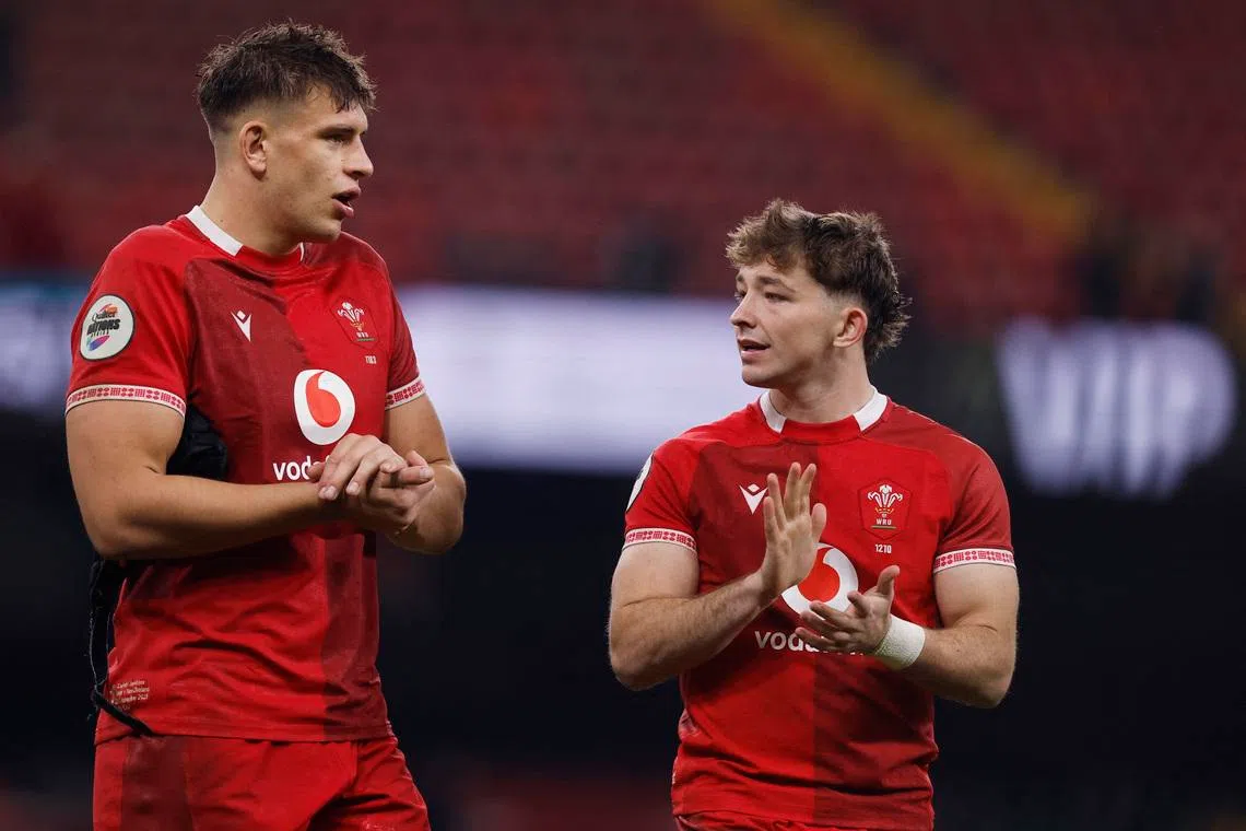 Rugby Union - Autumn Internationals - Wales v New Zealand - Principality Stadium, Cardiff, Wales, Britain - November 22, 2025 Wales' Dafydd Jenkins and Dan Edwards applauds fans after the match Action Images via Reuters/Andrew Couldridge