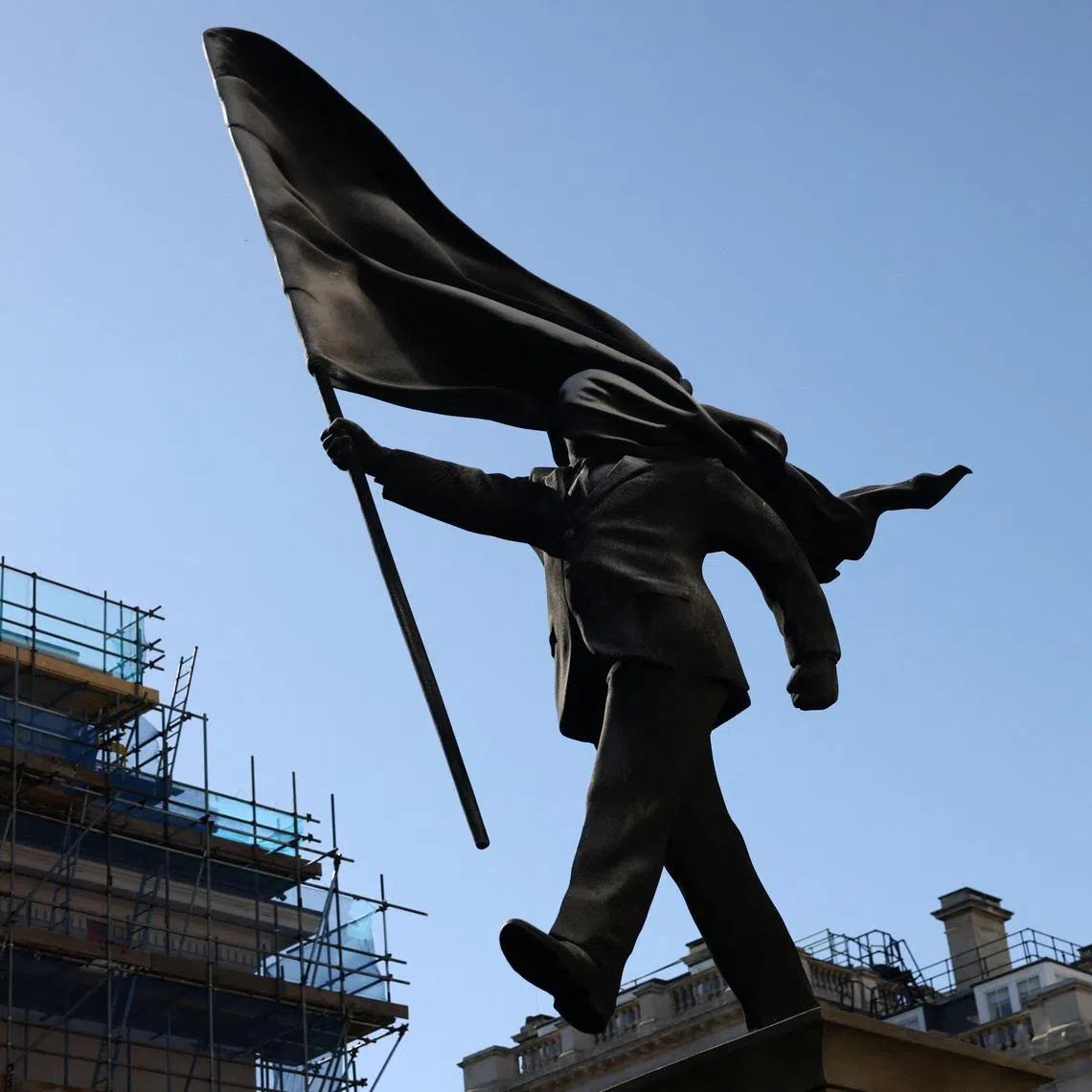 A statue depicting a person stepping off the plinth while carrying a flag covering their face, by British street artist Banksy, stands in London, Britain, April 30, 2026. REUTERS/Jack Taylor
