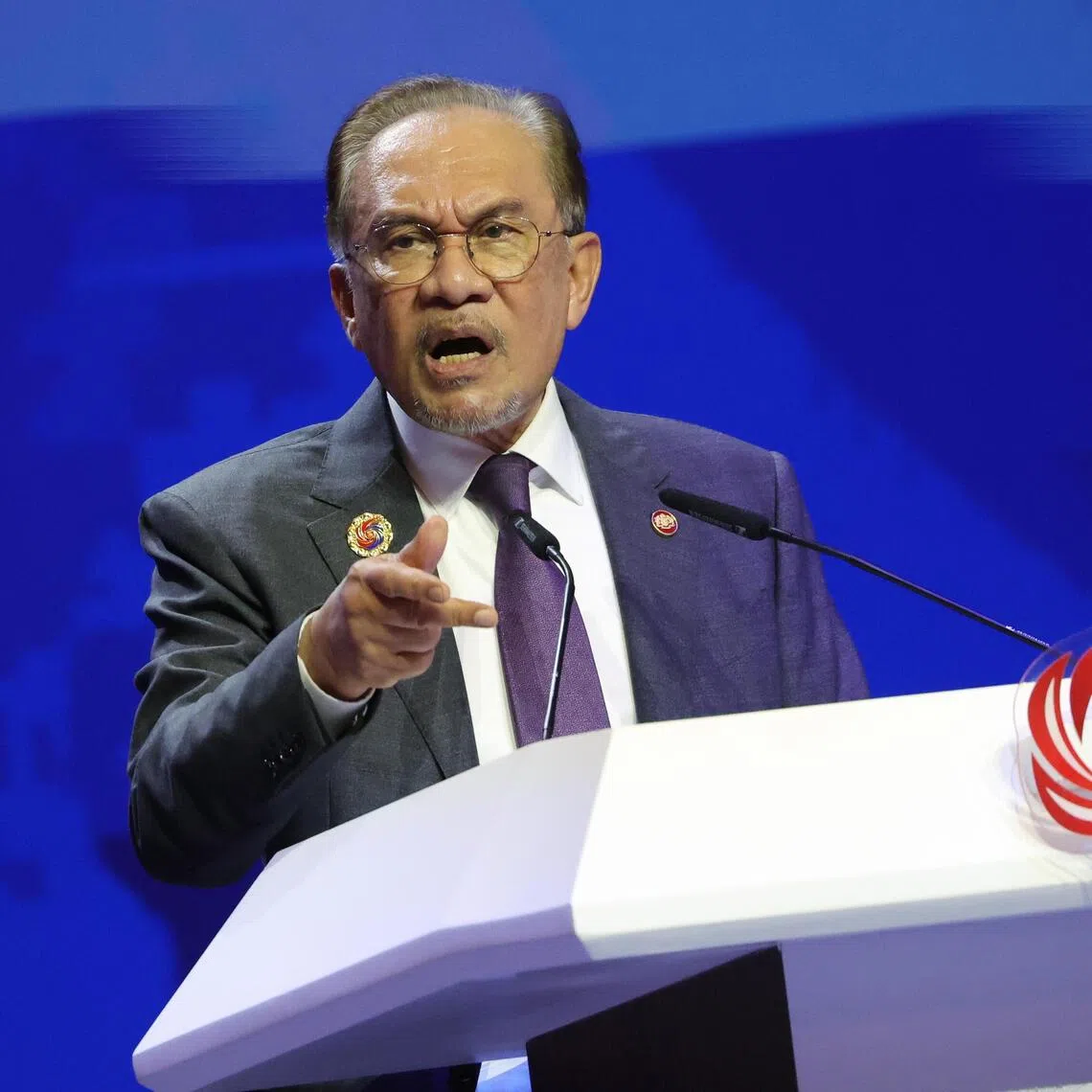 epa12487395 Malaysia's Prime Minister Anwar Ibrahim speaks during a press conference after the closing of the Association of Southeast Asian Nations (ASEAN) Summit at the Kuala Lumpur Convention Centre (KLCC) in Kuala Lumpur, Malaysia, 28 October 2025. The 47th ASEAN Summit and Related Summits are being held in the Malaysian capital from 26 to 28 October 2025.  EPA/HOW HWEE YOUNG