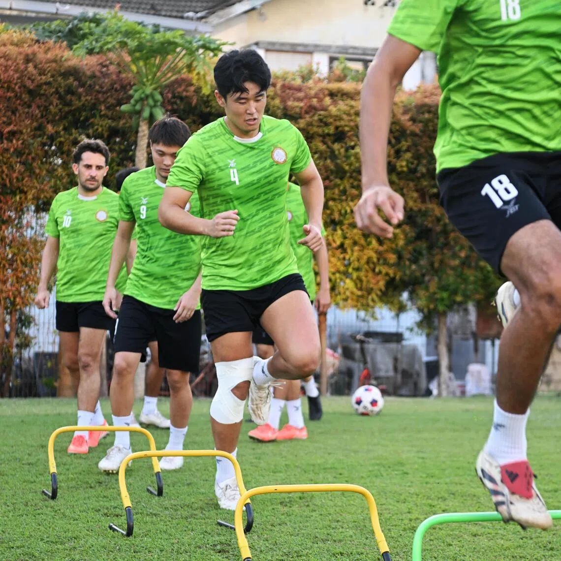 ST20251030_202518400733 Azmi Athni dgsoc31//

Geylang International forward Shuhei Hoshino (third left) during training on Oct 30, 2025. 

ST PHOTO: AZMI ATHNI