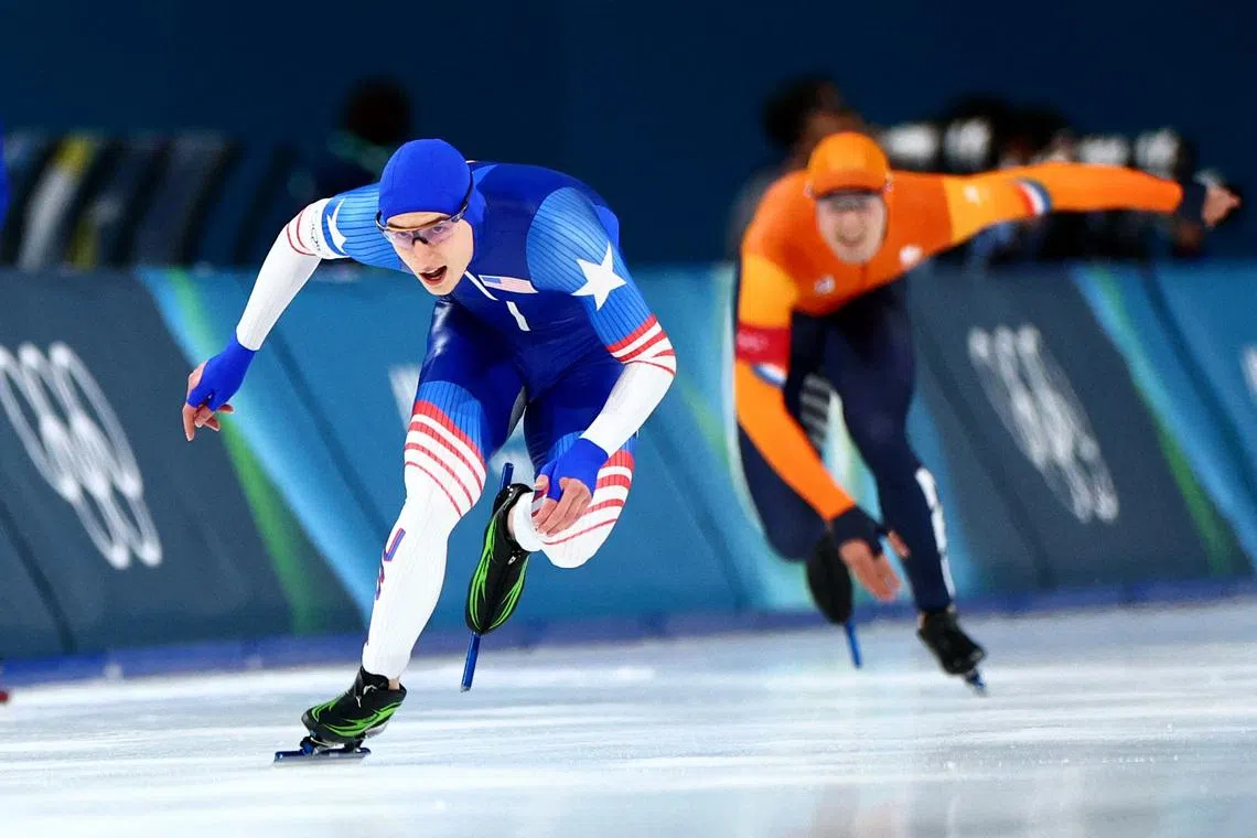 Milano Cortina 2026 Olympics - Speed Skating - Men's 500m - Milano Speed Skating Stadium, Milan, Italy - February 14, 2026. Jordan Stolz of United States in action with Jenning de Boo of Netherlands REUTERS/Guglielmo Mangiapane