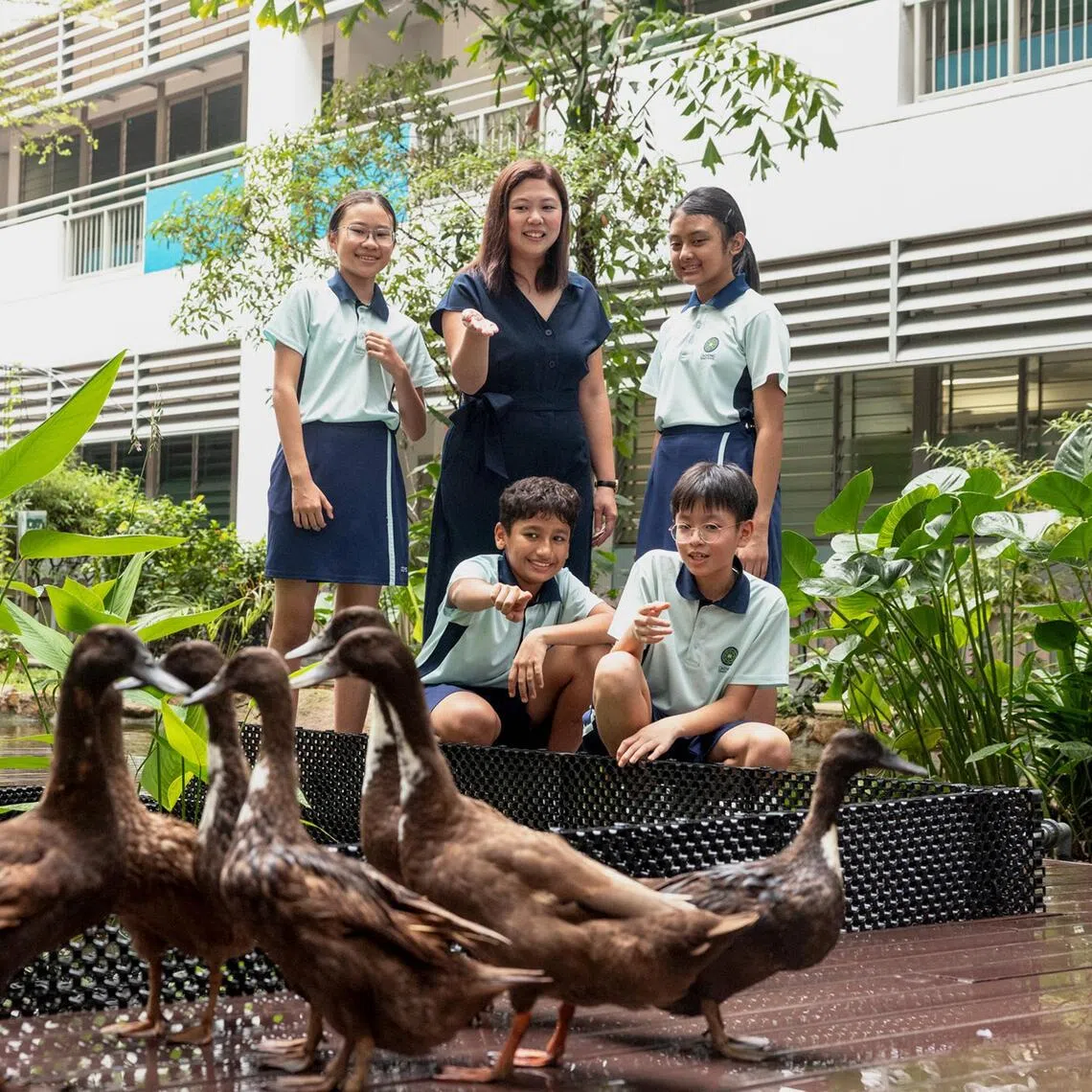 President’s Award for Teachers 2026 recipient Ong Xuan Wan with Primary 6 pupils at Dazhong Primary School.