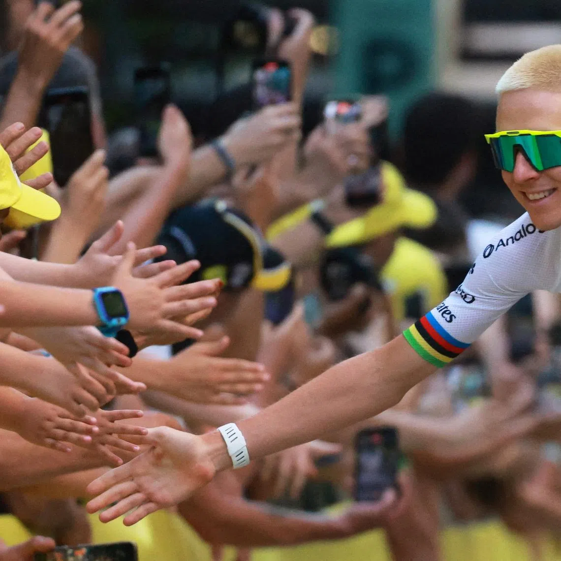Cycling - Tour de France - Previews - Hospital Sant Pau, Barcelona, Spain - July 2, 2026  UAE Team Emirates XRG's Tadej Pogacar with the spectators during the presentation REUTERS/Stephanie Lecocq