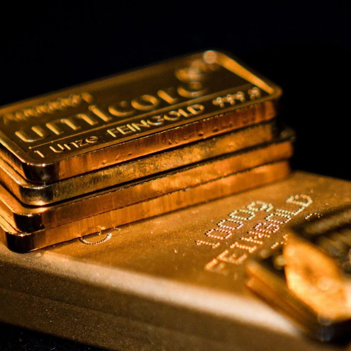 Financial experts suggest a 5%-10% allocation to gold for portfolio insurance purposes.