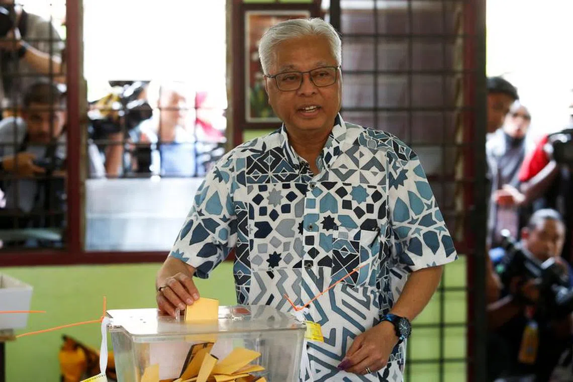 FILE PHOTO: Malaysian Caretaker Prime Minister Ismail Sabri Yaakob casts his vote during Malaysia's 15th general election in Bera, Pahang, Malaysia November 19, 2022. REUTERS/Lai Seng Sin/File Photo