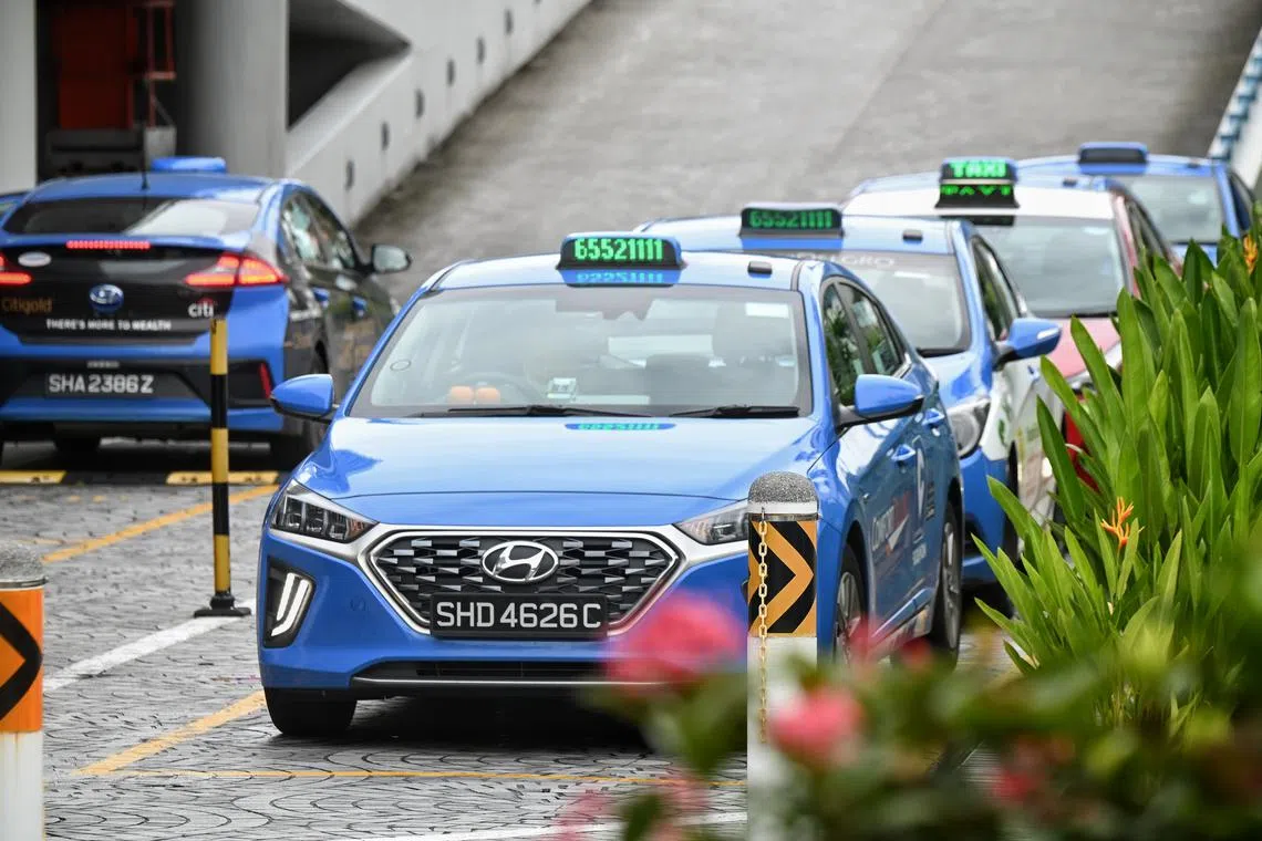 Taxi and private-hire car drivers can continue to deliver food and goods until March 31, 2023.