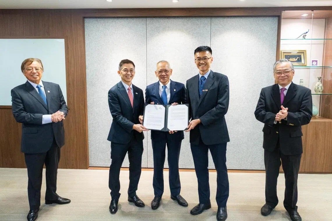 Deputy Prime Minister and Minister for Trade and Industry Gan Kim Yong. (far right) and Sarawak Premier Abang Johari Tun Openg (far left) witnessing the awarding of the conditional approval to Sembcorp Utilities on Oct 17.