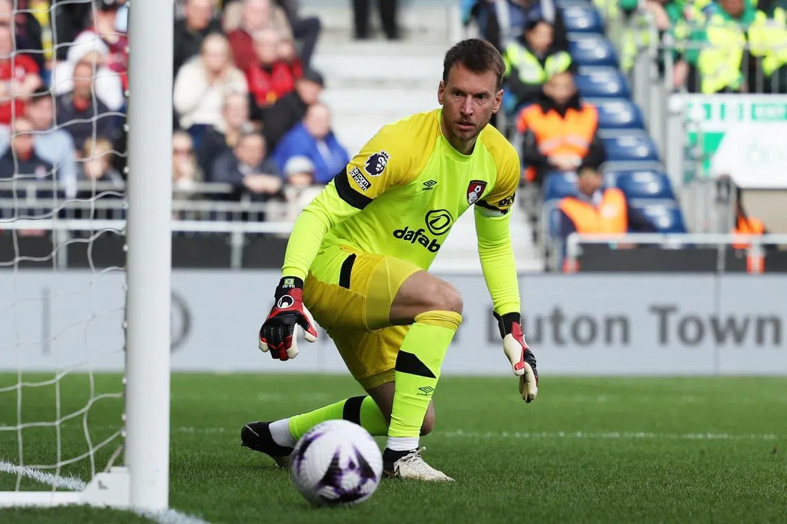 FILE PHOTO: Soccer Football - Premier League - Luton Town v AFC Bournemouth - Kenilworth Road, Luton, Britain - April 6, 2024 AFC Bournemouth's Neto looks on after Luton Town's Carlton Morris shoots at goal and hits the post Action Images via Reuters/Andrew Boyers/File Photo