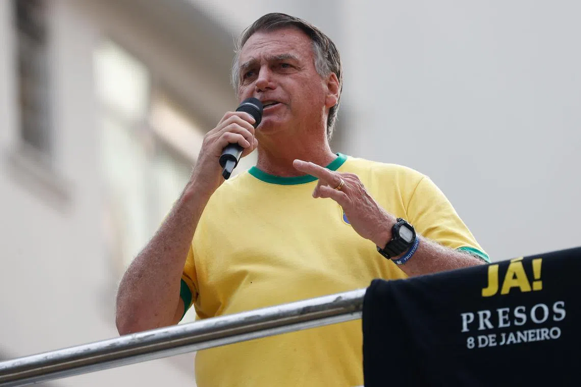 A federal judge ordered Mr Bolsonaro and his wife Michelle to be compensated for the “moral damage” they had suffered, after being accused of taking furniture from the presidential residence.