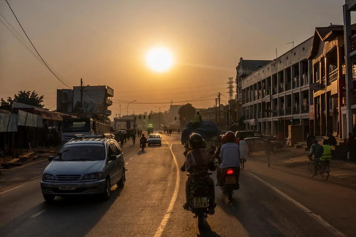 Residents commute along a street in downtown Kigali, Rwanda June 15, 2022. REUTERS/Jean Bizimana/File Photo