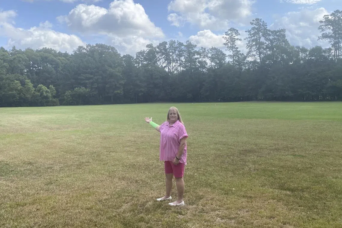 The encounter with the two creatures on her 2 ha property in Texas left Ms Peggy Jones with bruises and gashes.